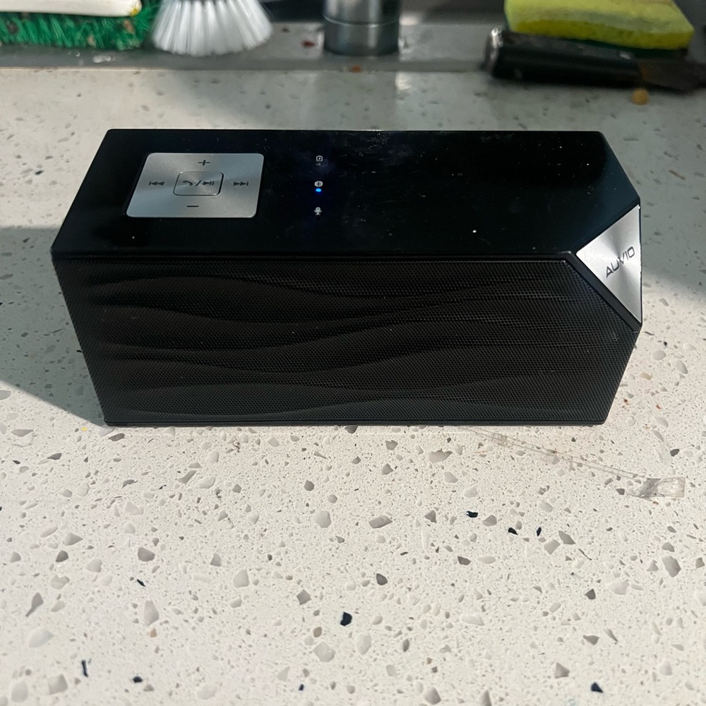 AUVIO Black Bluetooth Speaker